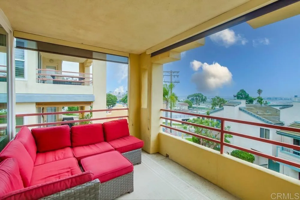 https://cdn.realtyfeed.com/cdn/127/306024182/1b8d4ee2e5cb761f31030111812e93bb.webp