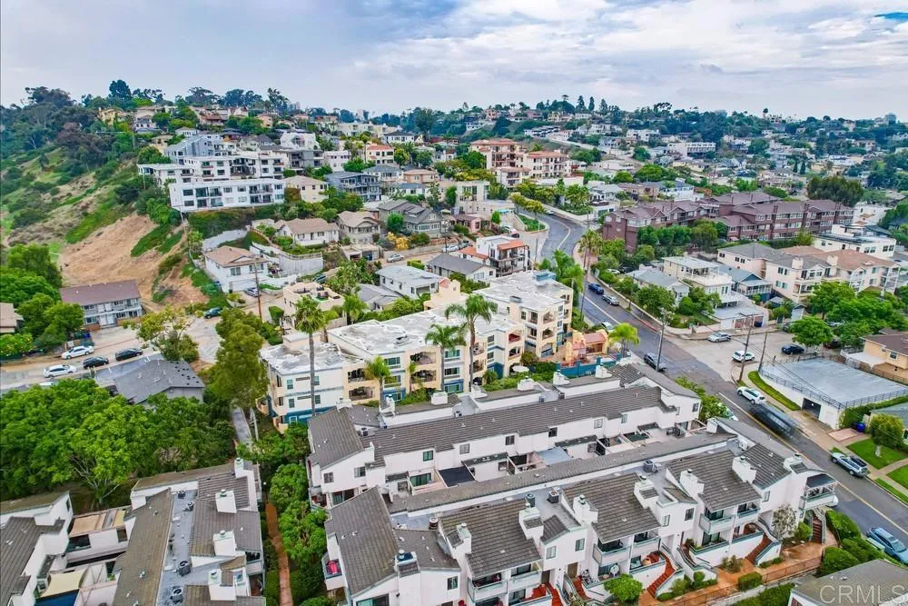 https://cdn.realtyfeed.com/cdn/127/306024182/28f35921848fef2fb70b66b4c601a3e7.webp