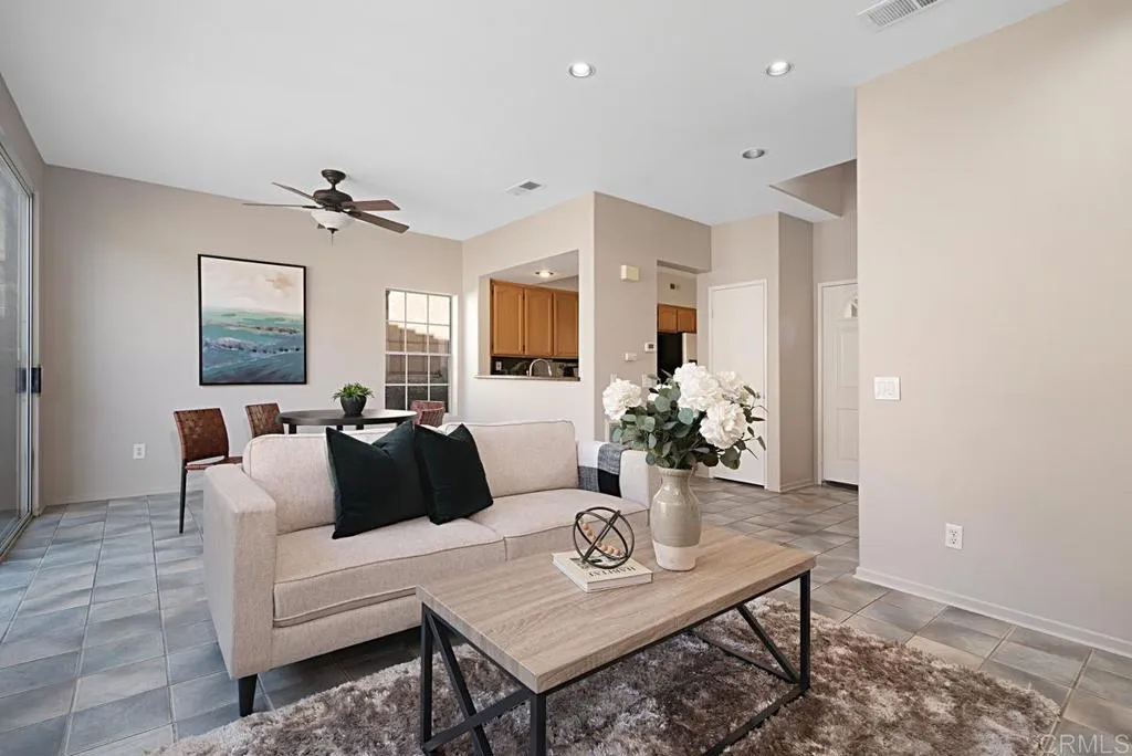 Photo #4: PTP2304840 Listing 