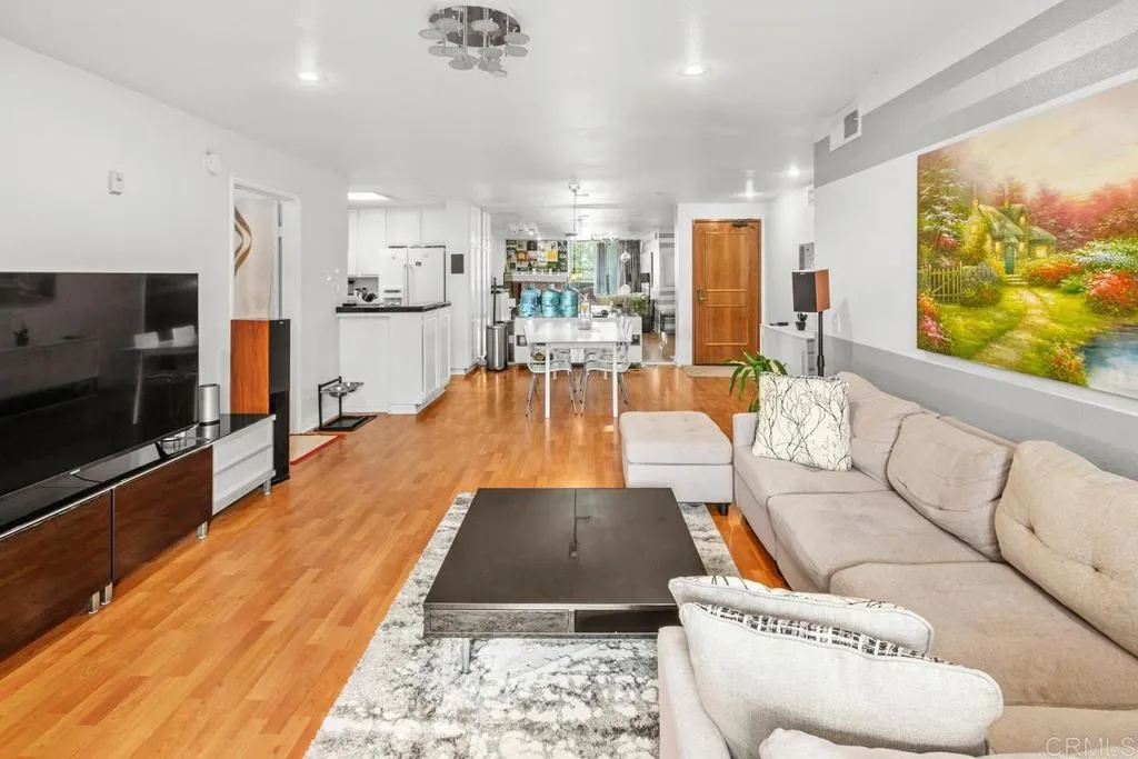 https://cdn.realtyfeed.com/cdn/127/306029001/58a6691d9215bd444101b74dcf29d7c6.webp