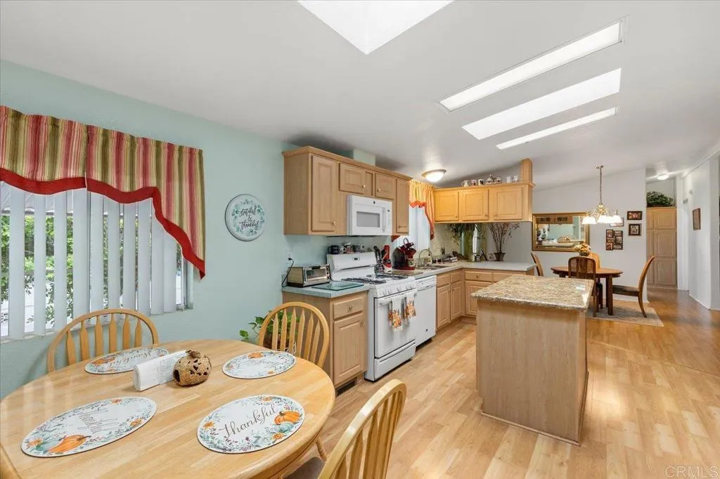 https://cdn.realtyfeed.com/cdn/127/306032062/803ec03d5d62310ad5021e9a72ff27c2.webp