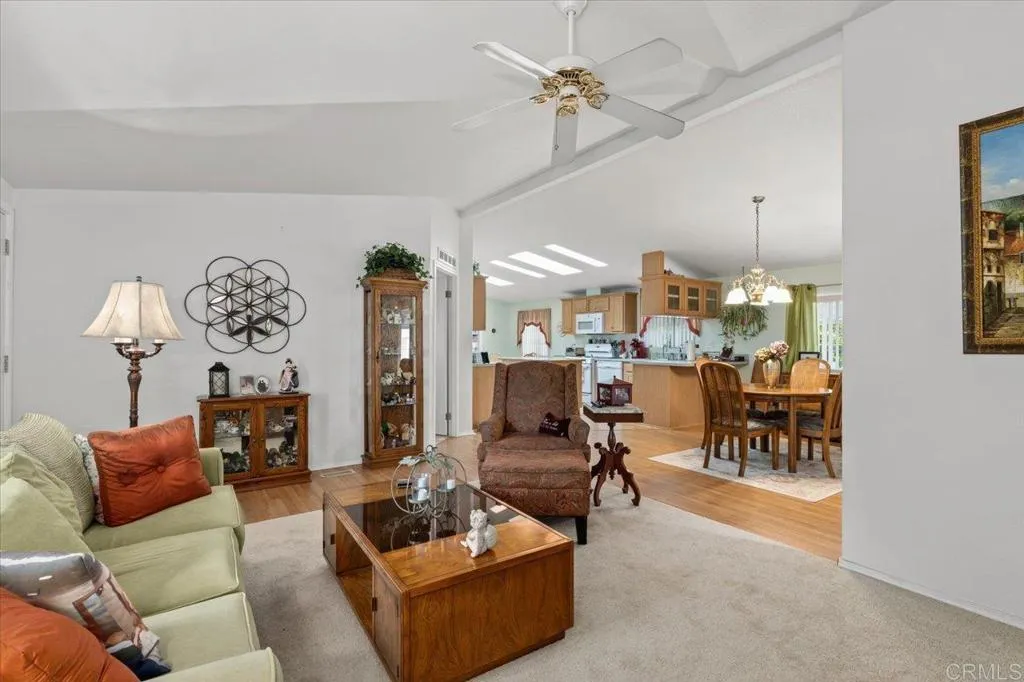 https://cdn.realtyfeed.com/cdn/127/306032062/bf563f02d8a486db55cdeda40ec707df.webp