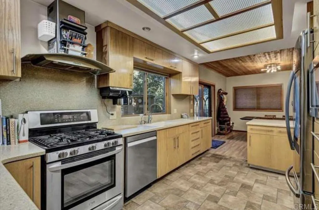 https://cdn.realtyfeed.com/cdn/127/306032751/a0a5abf2e298bebe75e761c8512687f1.webp