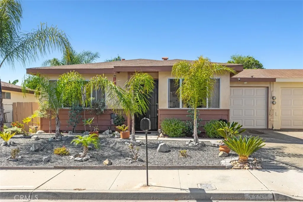 MLS: OC23186833 Condo For Sale
