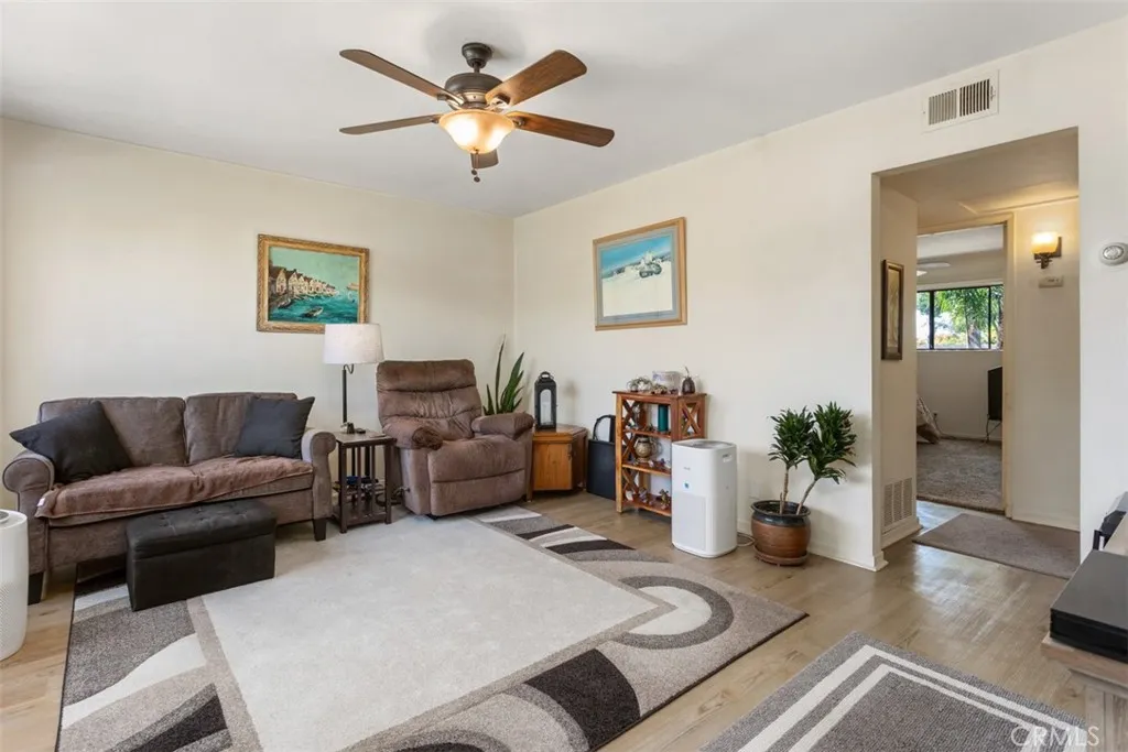 Photo #6: OC23186833 Listing 