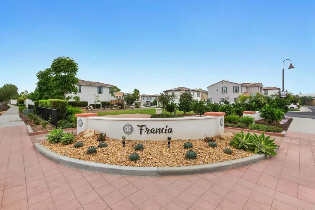 https://cdn.realtyfeed.com/cdn/127/306039371/17bc2327e03c98f8ef6a77c18cdc54d1.webp