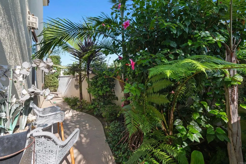https://cdn.realtyfeed.com/cdn/127/306039371/f228ecbbd299241f5b477effffb504a0.webp