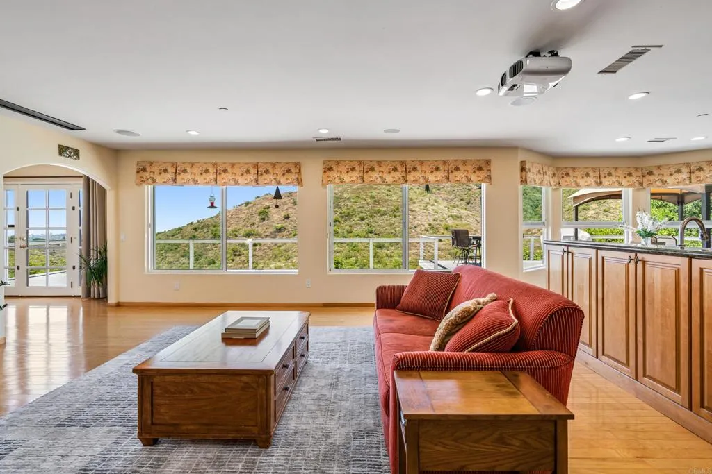 https://cdn.realtyfeed.com/cdn/127/306042374/438147a84aed9f977e8774a0107d82f3.webp