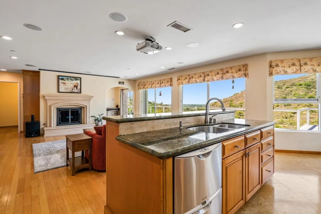 https://cdn.realtyfeed.com/cdn/127/306042374/7d45a2d35dac02847979369f21cb8f62.webp