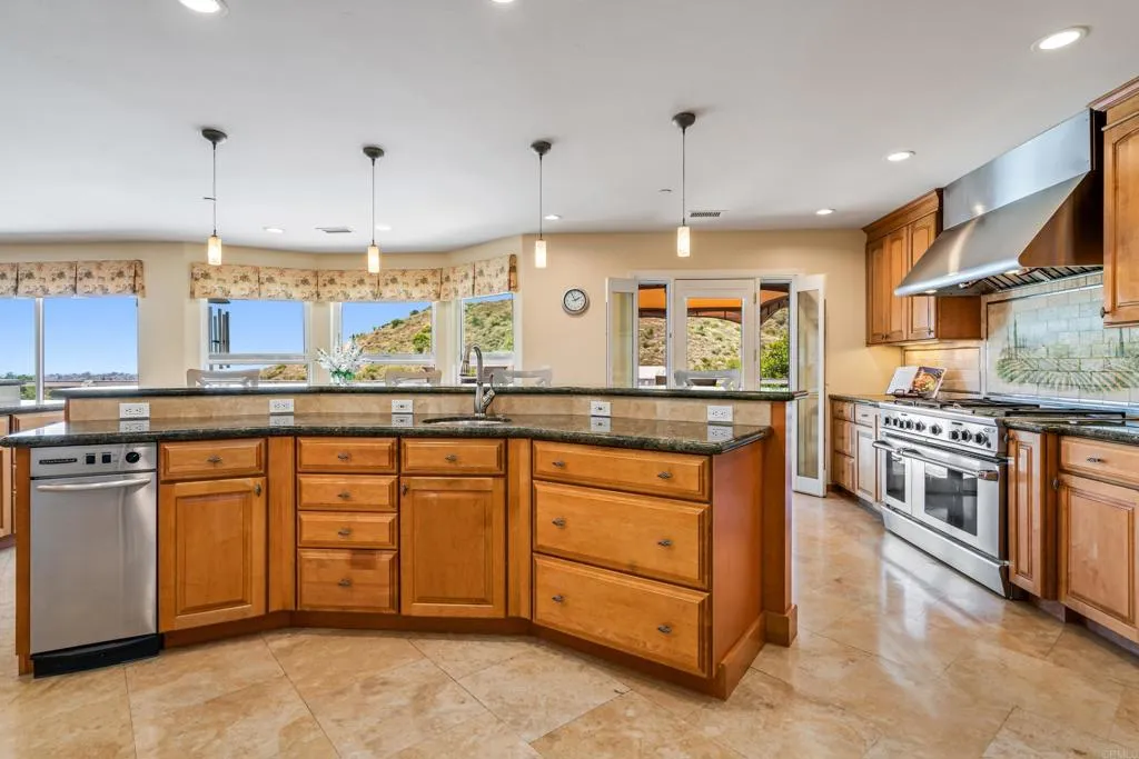 https://cdn.realtyfeed.com/cdn/127/306042374/c9cf78b63f065c69cc6c546845cec020.webp