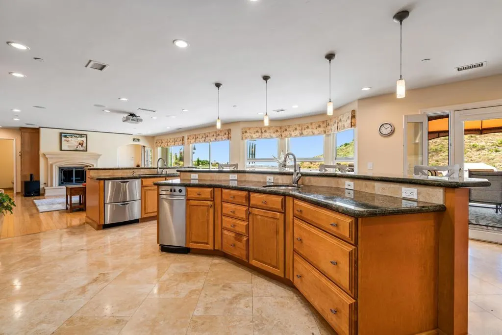 https://cdn.realtyfeed.com/cdn/127/306042374/f7f86bca52a011a0fda6993a1037a687.webp