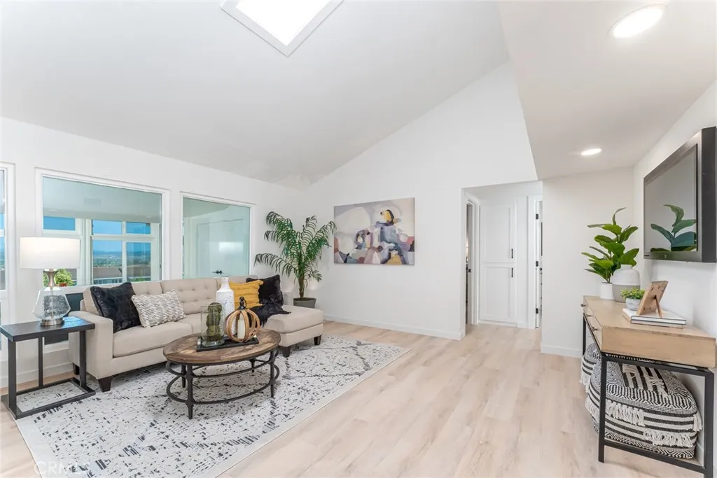 Photo #5: OC23199362 Listing 