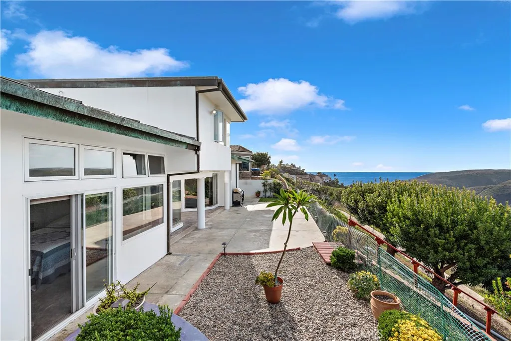 1569  Skyline Drive