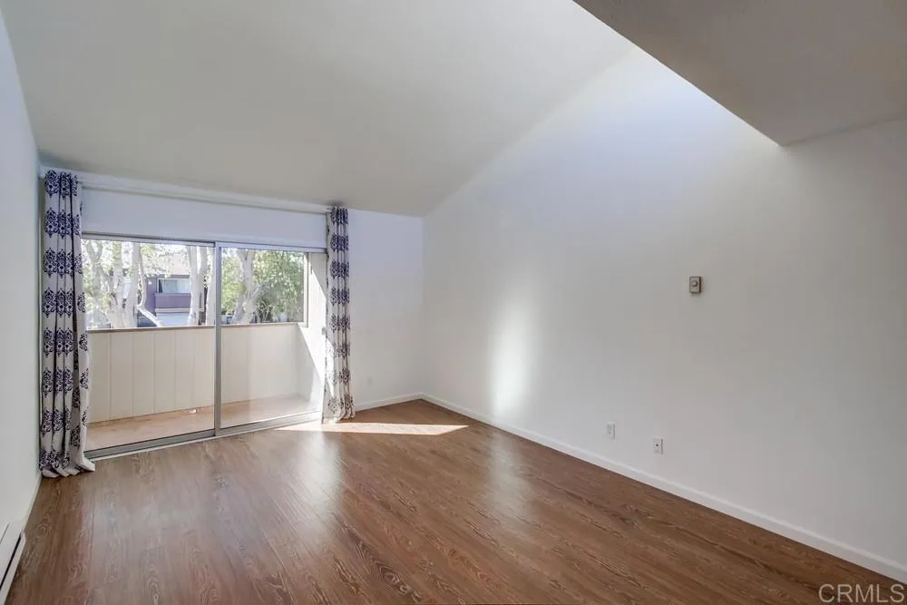 Photo #5: PTP2305520 Listing 