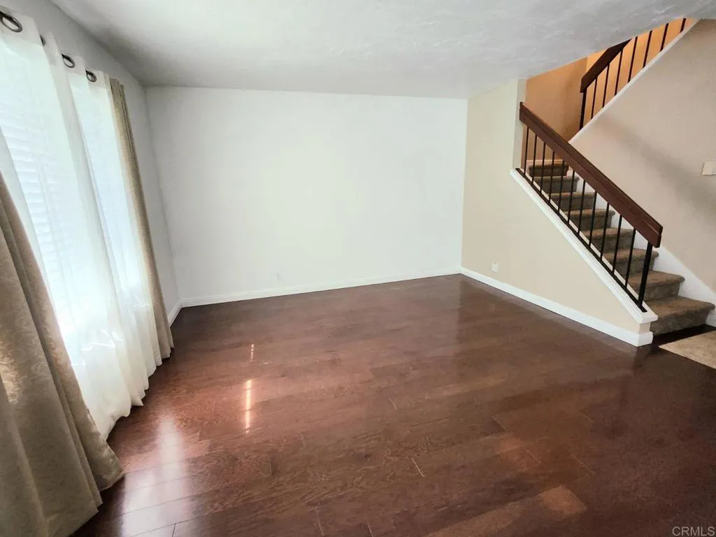Photo #3: PTP2305522 Listing 