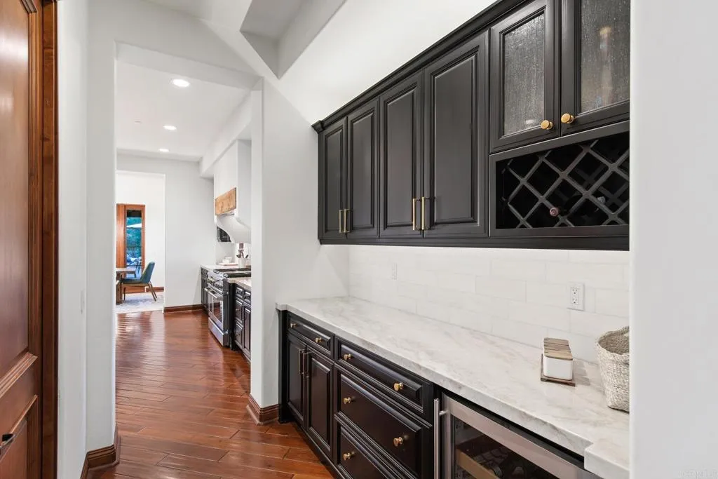https://cdn.realtyfeed.com/cdn/127/306051741/ba2a46a2123645152e11721ce98c1a69.webp