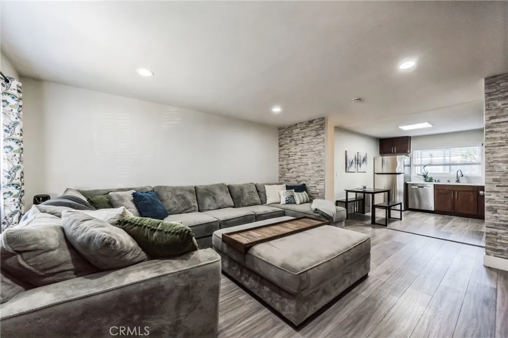 Photo #6: OC23206288 Listing 