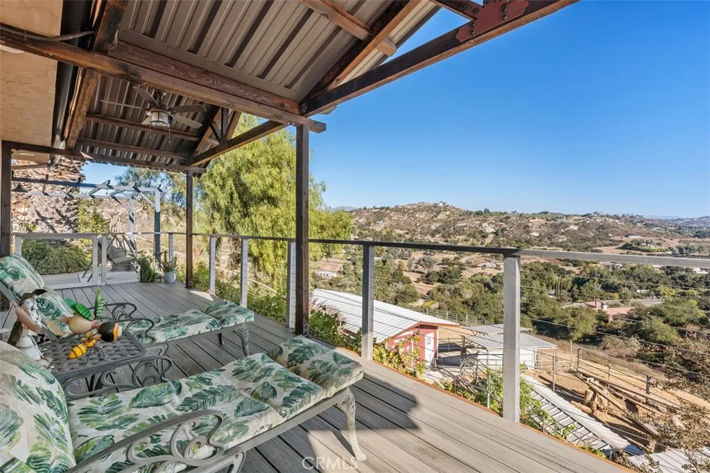https://cdn.realtyfeed.com/cdn/127/306051916/2d2469c69ad98df21ff88eb44785951b.webp