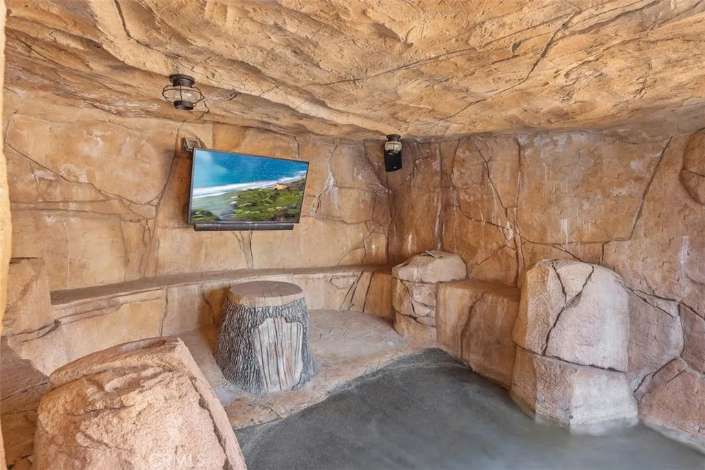 https://cdn.realtyfeed.com/cdn/127/306051916/93ef7e4906267ef5fed983f535139a8f.webp