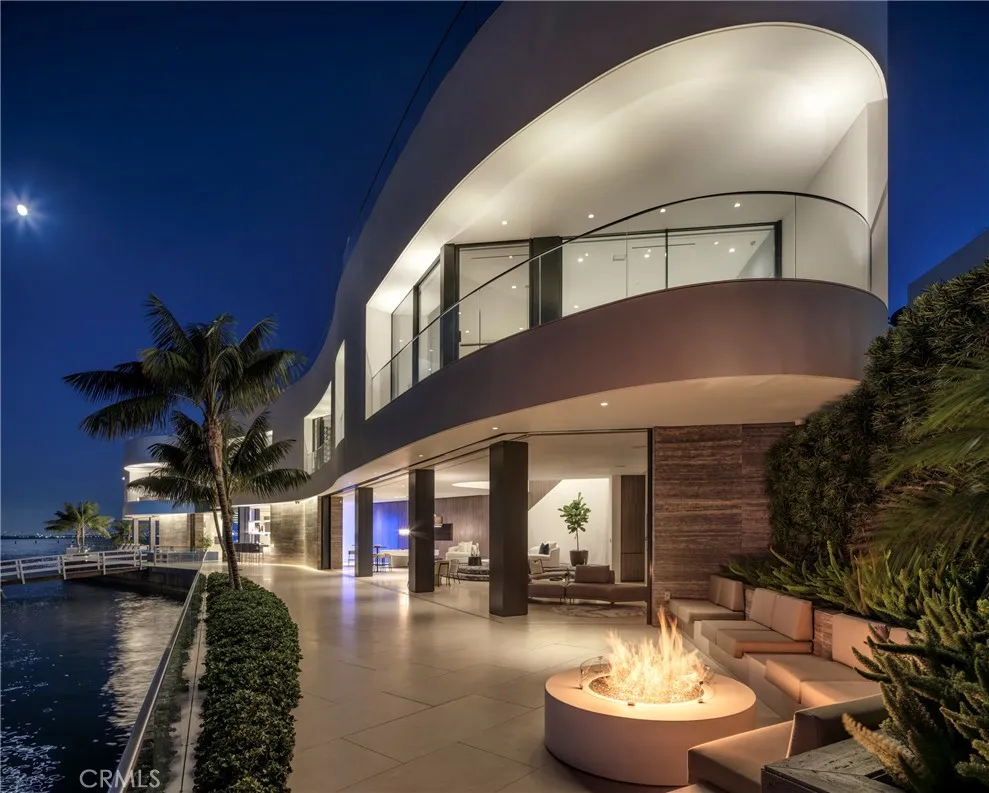 https://cdn.realtyfeed.com/cdn/127/306052868/c18264908024d4935213694c11eefd36.webp