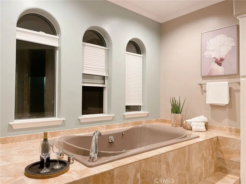 https://cdn.realtyfeed.com/cdn/127/306053071/9597b4930b067799162202198e8aa625.webp