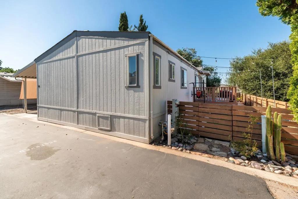 https://cdn.realtyfeed.com/cdn/127/306053766/1099e387551c54f34199c8100be9da9a.webp