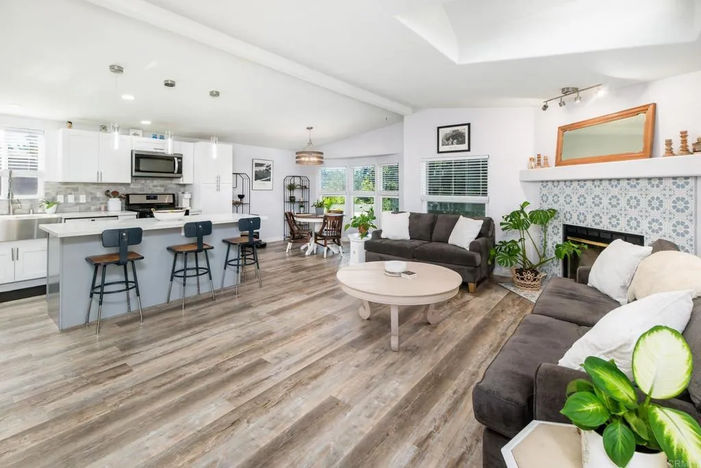 https://cdn.realtyfeed.com/cdn/127/306053766/632408b953b0fad4739c6001be001495.webp