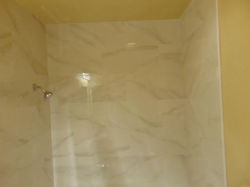 Photo #6: PTP2305638 Listing 