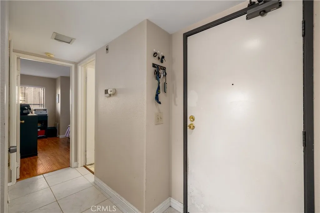 https://cdn.realtyfeed.com/cdn/127/306058480/33cd3e38adbc6246bfa20df2126d2885.webp