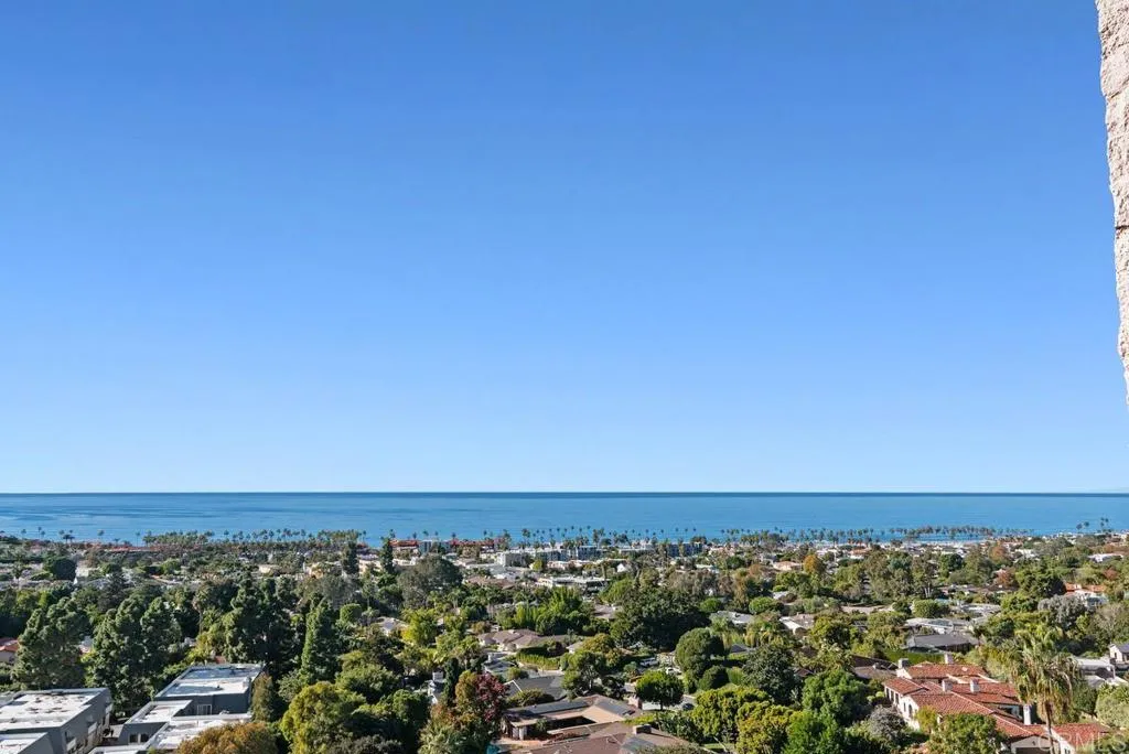 https://cdn.realtyfeed.com/cdn/127/306061007/c8bd68165f71bd3b40a02aff3349d3f9.webp
