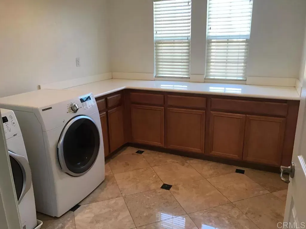 https://cdn.realtyfeed.com/cdn/127/306061227/75b6376150fb393a936fa376d3427caf.webp