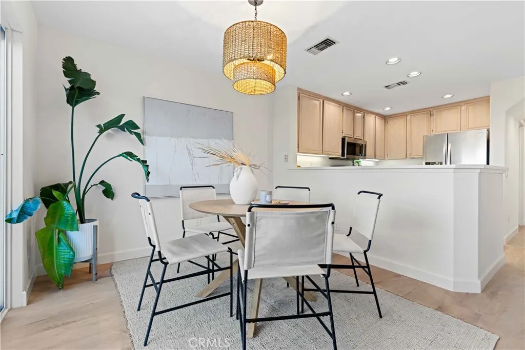 https://cdn.realtyfeed.com/cdn/127/306061509/8cb8260da695ad35341f9c0cc727f986.webp