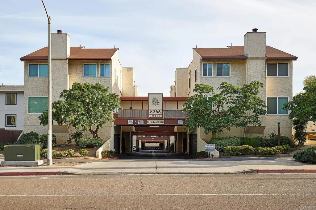 More Details about MLS # PTP2306034 : 8365 BROADWAY UNIT 5