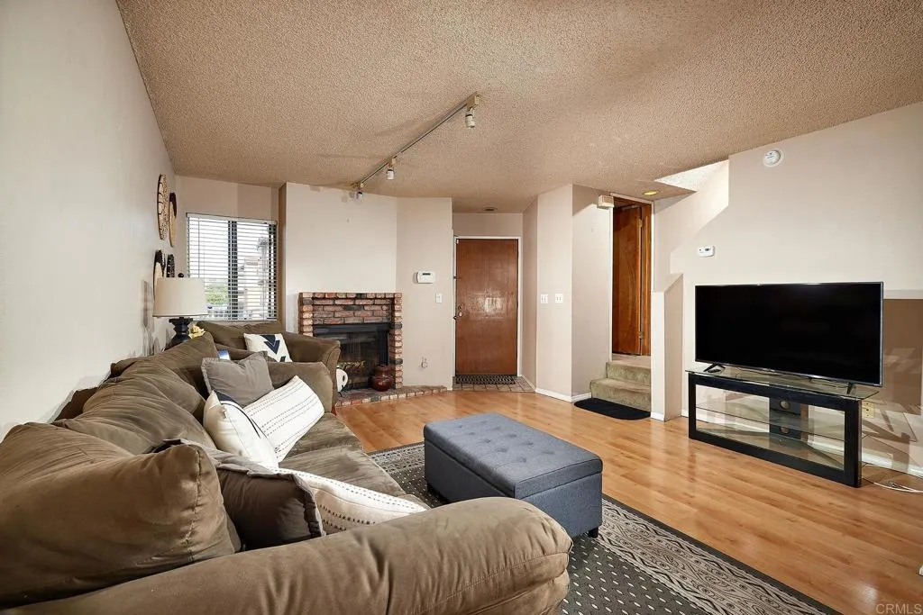 Photo #4: PTP2306034 Listing 