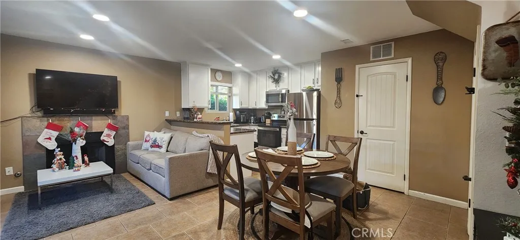 Photo #2: OC23225839 Listing 