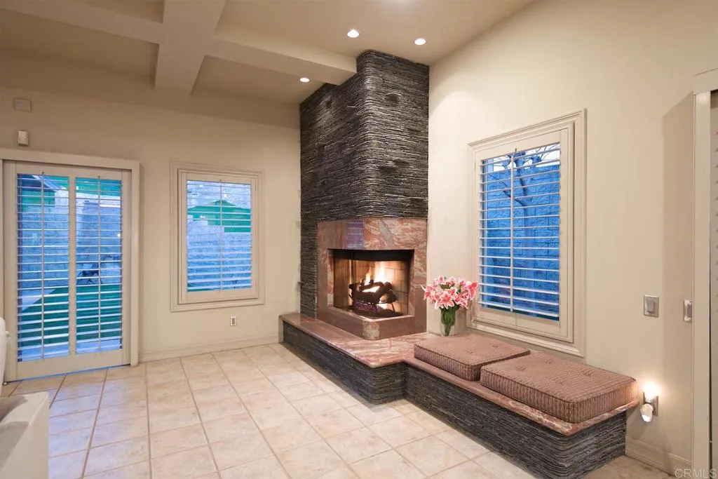 https://cdn.realtyfeed.com/cdn/127/306071508/38824cf19b80e035547cc49d39df267a.webp