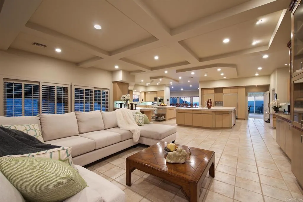 https://cdn.realtyfeed.com/cdn/127/306071508/4f0dfd0d0a664a0b9af8736e15409b04.webp