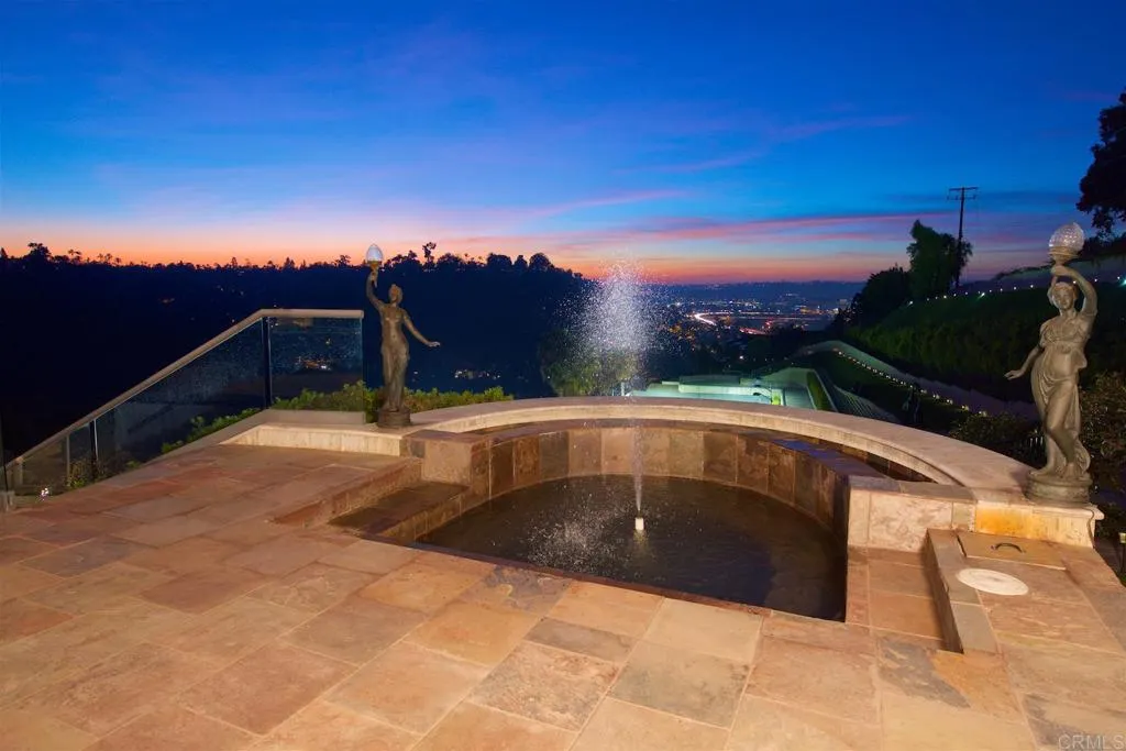 https://cdn.realtyfeed.com/cdn/127/306071508/ca4bafbbd52b94b45b4a3760dbb82aca.webp