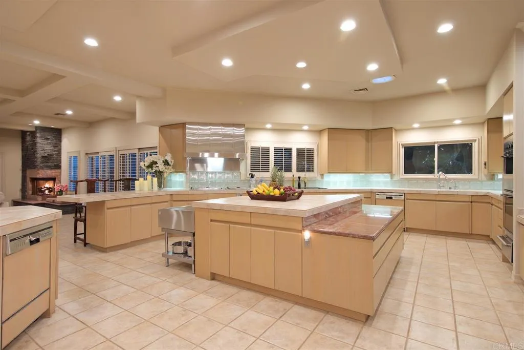 https://cdn.realtyfeed.com/cdn/127/306071508/d93e5337c08c7cc06fc3abbbc0c64c74.webp