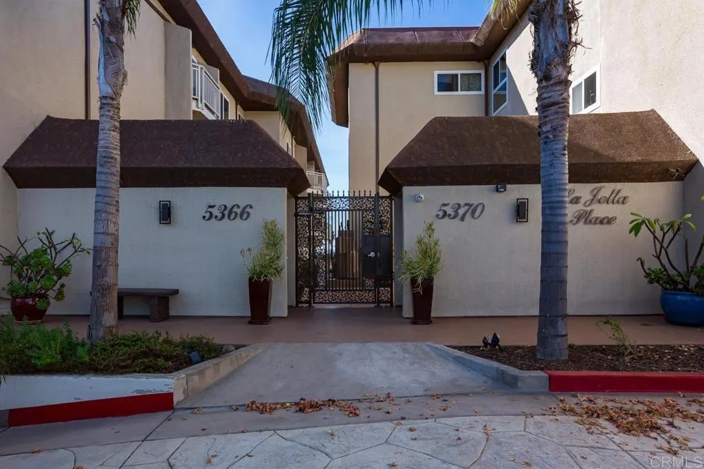 https://cdn.realtyfeed.com/cdn/127/306076315/62af1fe050c953275592bbfa647d22aa.webp