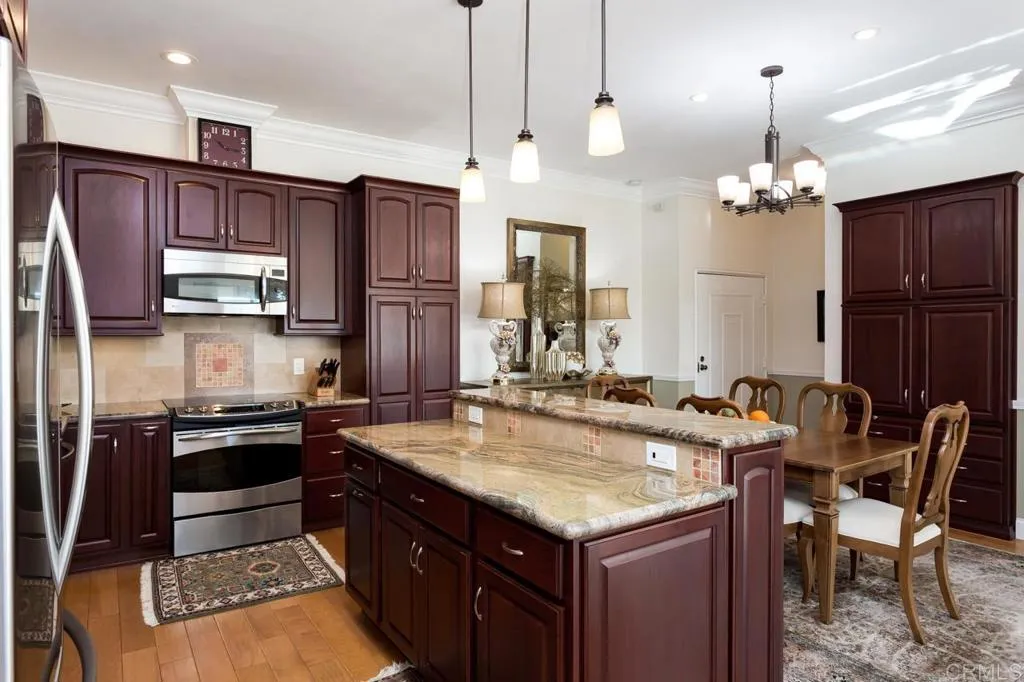 https://cdn.realtyfeed.com/cdn/127/306076315/c29d1afb947bfb07581e66d9072d580b.webp