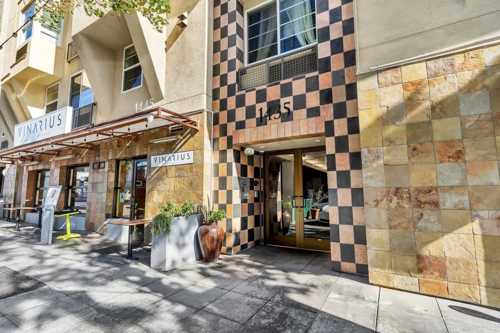 https://cdn.realtyfeed.com/cdn/127/306077726/421913e5529e16fafa2672159fccf1ad.webp