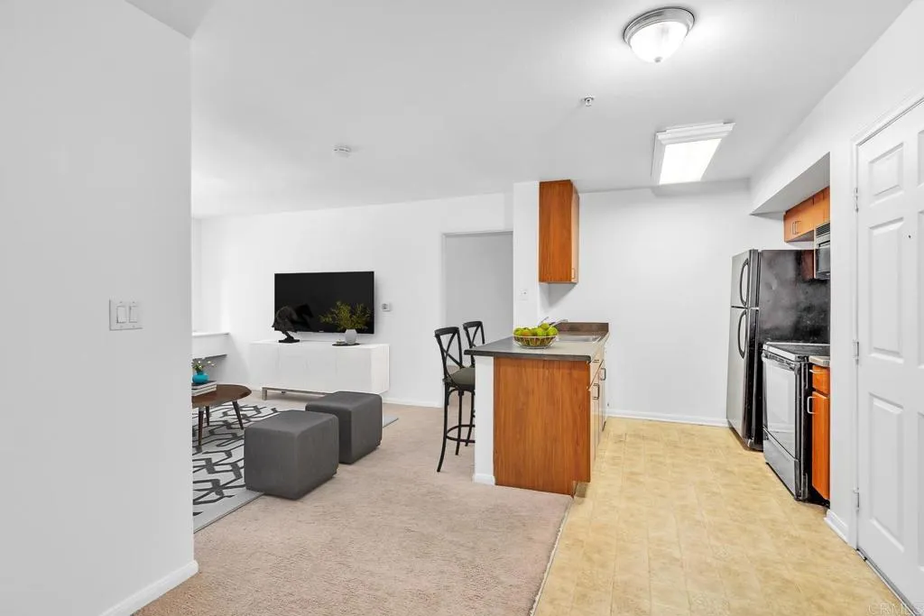 https://cdn.realtyfeed.com/cdn/127/306077726/efdfd474990097707748cf9178ff4b17.webp