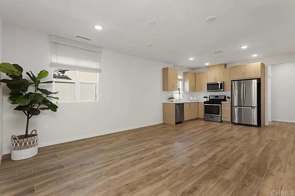Photo #6: NDP2400131 Listing 