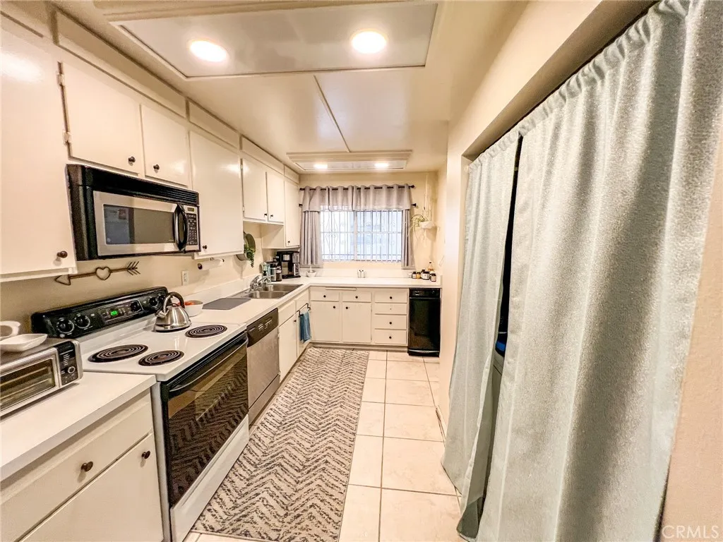 Photo #6: OC24010960 Listing 