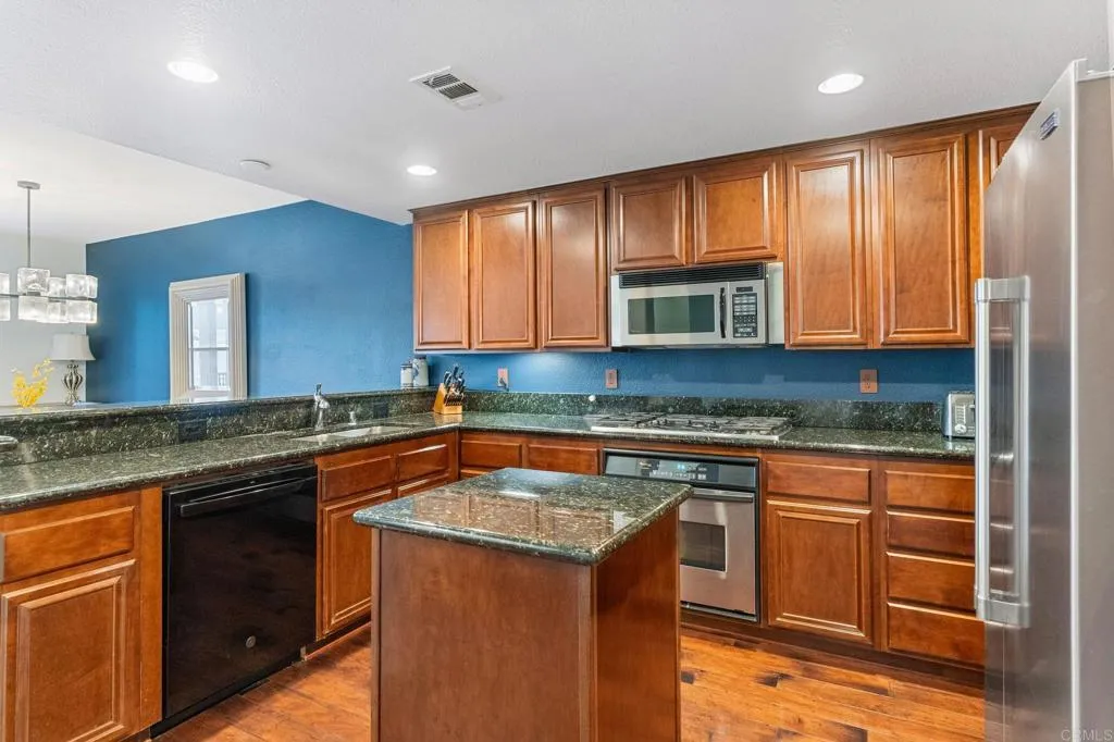 Photo #5: NDP2400702 Listing 