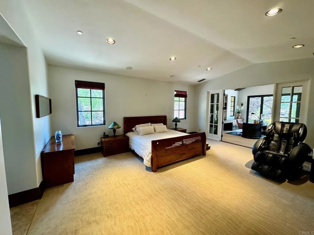 https://cdn.realtyfeed.com/cdn/127/306105091/df0994d0902450a397aa5a39461781c1.webp