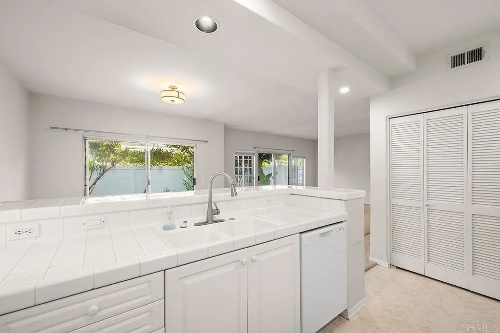 https://cdn.realtyfeed.com/cdn/127/306105590/7d46464932ac5bc549998d14de926cba.webp