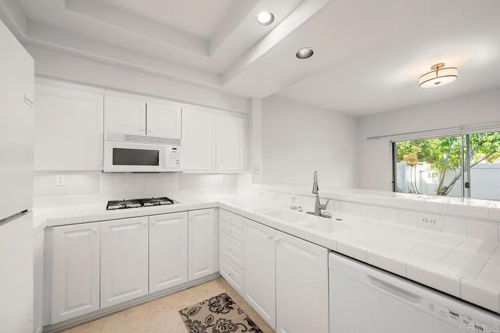 https://cdn.realtyfeed.com/cdn/127/306105590/adc6ba2d6238217f183d8cea6ea4db9a.webp