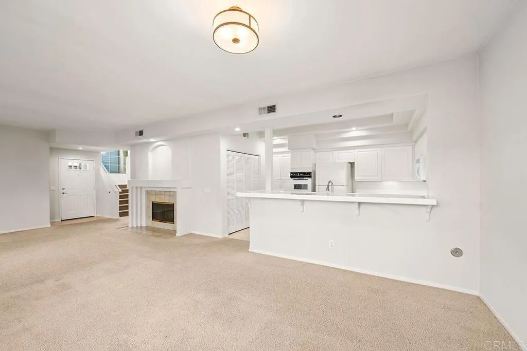 https://cdn.realtyfeed.com/cdn/127/306105590/d9a0de2d333f3366a140c0d1060e9b3f.webp
